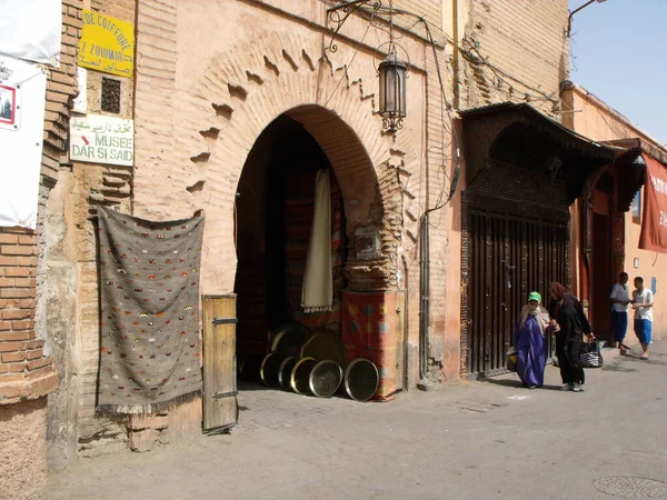 2012年8月13日 摩洛哥马拉喀什 马拉喀什南部一条街道的入口拱门 摩洛哥 — 图库照片