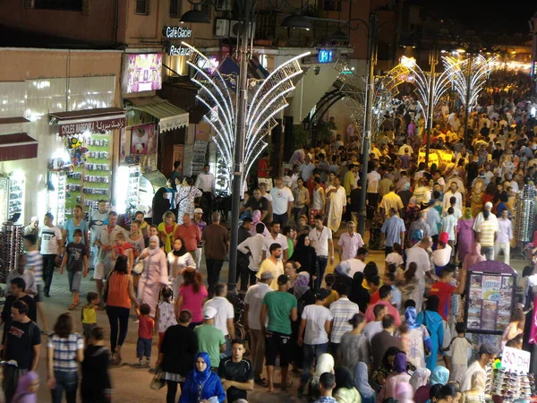 2012年8月13日モロッコ マラケシュ マラケシュで一晩中人でいっぱいの街 モロッコ — ストック写真