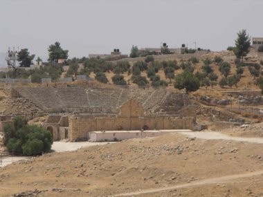 Jerash, Ürdün, 8 Ağustos 2010: Ürdün 'ün Jerash kentindeki taş amfitiyatrosu kalıntıları