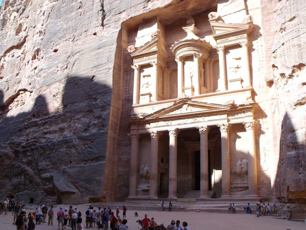 Petra Och Jordan Augusti 2010 Turister Vid Finansministeriet Petra Jordanien — Stockfoto