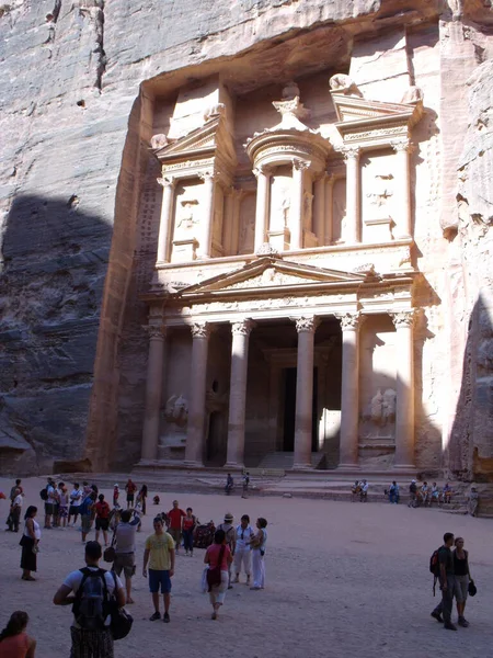 Petra Jordan Ağustos 2010 Ürdün Petra Kentindeki Hazine Nin Yanındaki — Stok fotoğraf