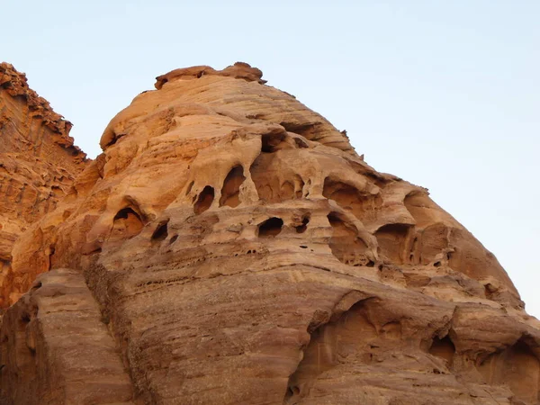 Petra Jordan Agosto 2010 Rocce Rossastre Eroded Petra Mountain Giordania — Foto Stock