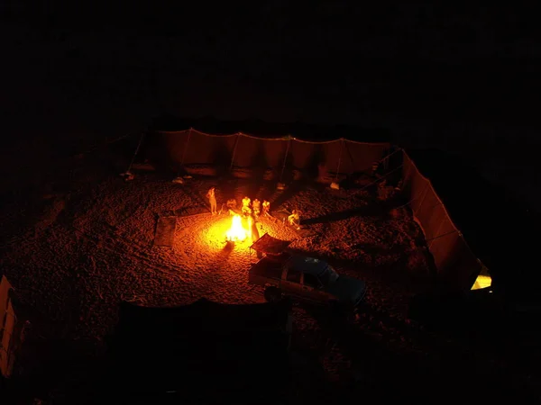 Wadi Rum Desert Jordan 2010年8月14日 ヨルダンのWadi Rum砂漠のBedouinキャンプのテントの間のたき火 — ストック写真