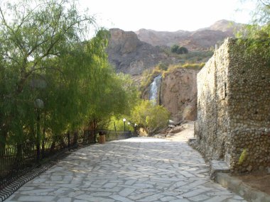 Hammamat Ma 'In Kaplıcaları, Ürdün, 11 Ağustos 2010: Hammamat Ma' In Kaplıcaları 'nda şelaleli dağ, Ürdün