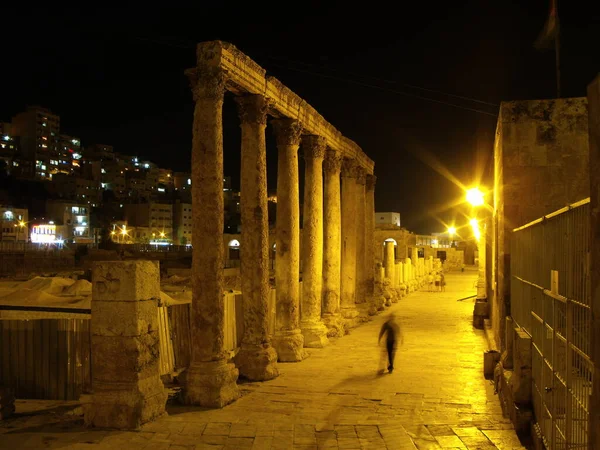 Amman Jordanië Augustus 2010 Kolommen Buiten Het Romeinse Theater Het — Stockfoto