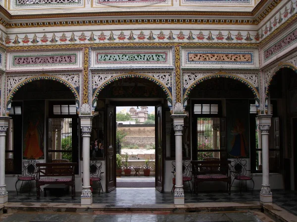 Mandawa Rajasthan Ινδία Αυγούστου 2011 Έξοδος Πόρτα Μια Εσωτερική Αυλή — Φωτογραφία Αρχείου