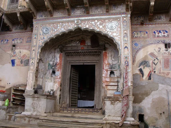 Mandawa Rajasthan India August 2011 Heavily Damaged Door Old Palace — Stock Photo, Image