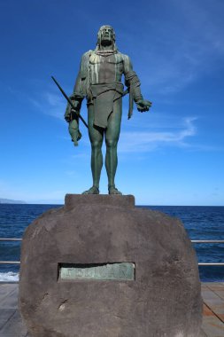 Candelaria, Tenerife, Kanarya Adaları, İspanya, 8 Mart 2022: Candelaria, İspanya 'da Guanche Kralı Pelicar' ın heykeli (Jose Abad 1993)