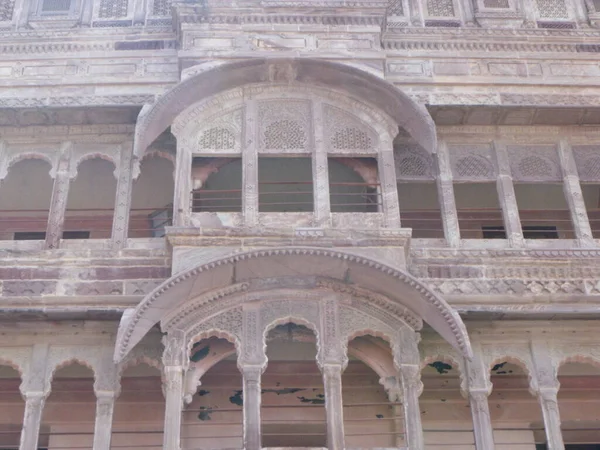 Jodhpur Rajasthan India Augustus 2011 Versierde Balkons Ramen Van Het — Stockfoto