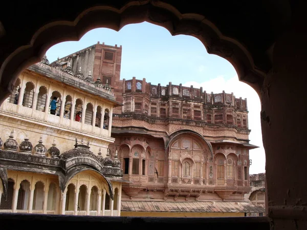 Jodhpur Rajasthan Indie Srpna 2011 Působivá Načervenalá Fasáda Oblouku Pevnosti — Stock fotografie