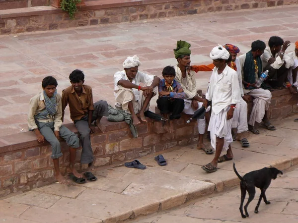 Jodhpur Rajasthan India August 2011 Numerous People Sitting Wall Mehrangarh — 图库照片