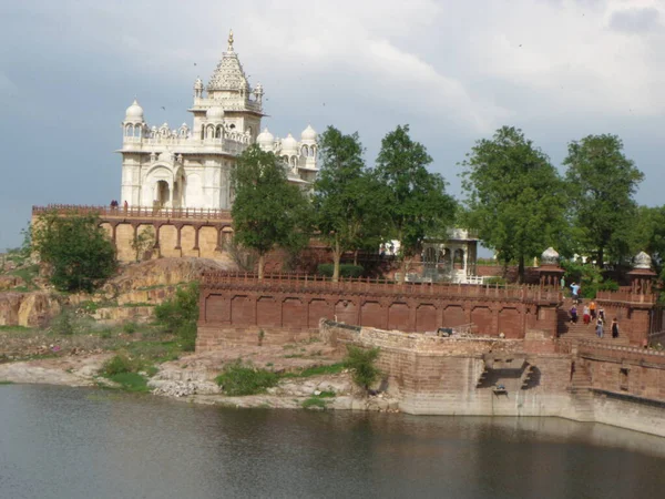 Jodhpur Rajasthan Indie Sierpnia 2011 Jaswant Thada Lake Cenotaf Maharadży — Zdjęcie stockowe