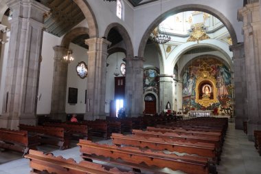 Candelaria, Tenerife, Kanarya Adaları, İspanya, 8 Mart 2022: Tenerife 'deki Candelaria Bazilikası' nın içi. İspanya