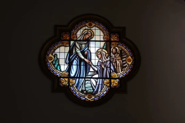 加那利群岛坦内里费坎德拉利亚 2022年3月8日 在坦内里费坎德拉利亚大教堂 带有圣母玛利亚形象的玻璃窗 西班牙 — 图库照片