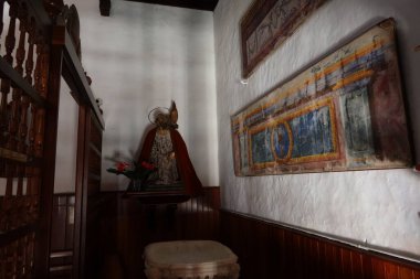 Guimar, Tenerife, Kanarya Adaları, İspanya, 8 Mart 2022: Saint in a corner of the church of Sant Peter in Guimar, Tenerife. İspanya