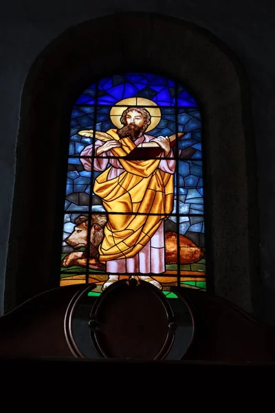 2022年3月8日 西班牙加那利群岛的吉玛尔 特内里费 位于特内里费吉玛的圣彼得教堂内的玻璃窗 西班牙 — 图库照片