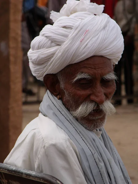 Rajasthan Índia Agosto 2011 Homem Com Cabelo Branco Turbante Uma — Fotografia de Stock