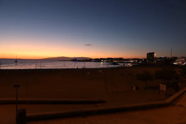 Spiaggia Los Cristianos Tenerife Spagna Febbraio 2022 Tramonto Sulla Tranquilla — Foto Stock