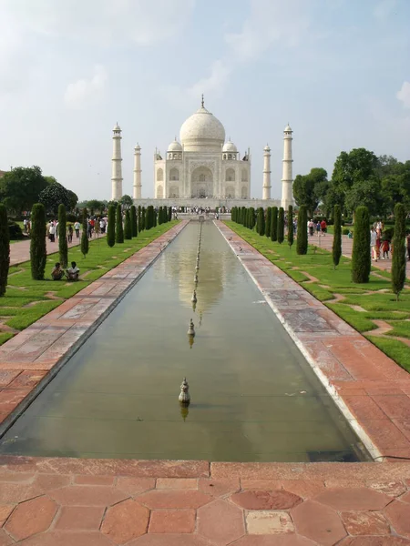 Taj Mahal Agra India 2011 Augusztus Függőleges Nézet Fehér Márvány — Stock Fotó