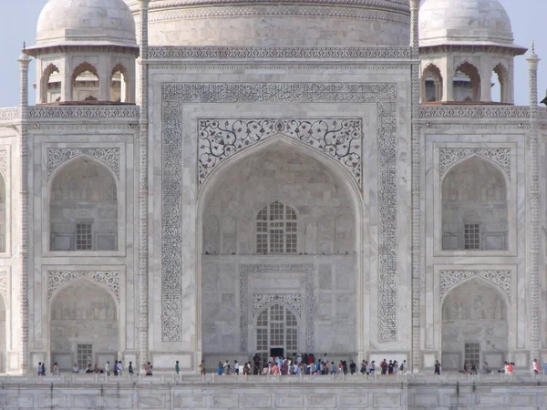 Taj Mahal Agra India Augusztus 2011 Egyik Homlokzata Fehér Márvány — Stock Fotó