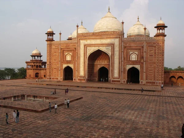 Taj Mahal Agra Ινδία Αυγούστου 2011 Ένα Από Παράπλευρα Τζαμιά — Φωτογραφία Αρχείου