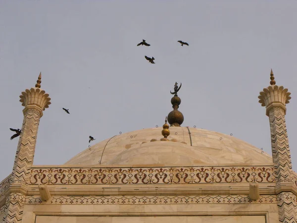 Taj Mahal Agra India Серпня 2011 Птахи Літають Над Білим — стокове фото
