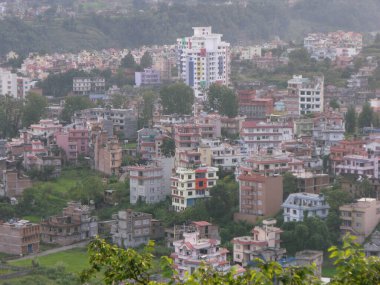 Kathmandu, Nepal, 20 Ağustos 2011: Maymun tapınağı Swayambhunath Tapınağı 'ndan renkli binalar. Katmandu, Nepal