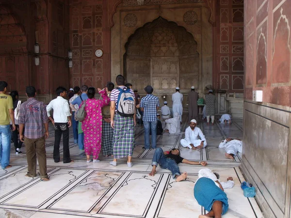 Jama Masjid Mosque New Delhi India August 2011 Tourists Mingle — Stockfoto