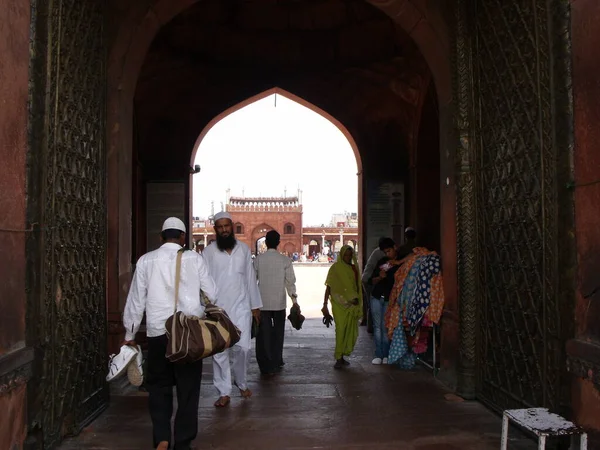 Jama Masjid Moschee Neu Delhi Indien August 2011 Gläubige Betreten — Stockfoto