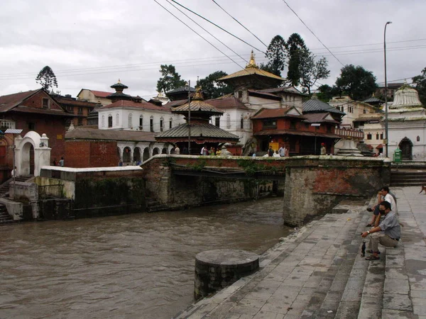 Kathmandu Nepal August 2011 Bridge Bagmati River Next Pashupatinath Temple — Foto de Stock