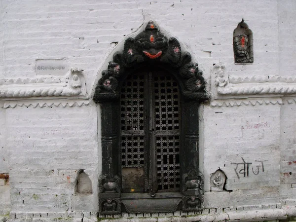 Kathmandu Nepal August 2011 Door Century Old Building Next Pashupatinath — Stock Photo, Image