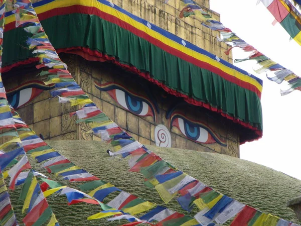 Kathmandu Nepal August 2011 Buddha Eyes Boudhanath Stupa Decorated Bunting — Fotografia de Stock