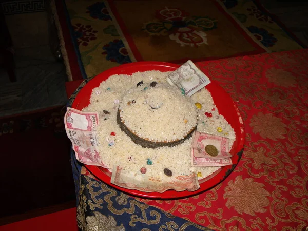 Kathmandu Nepal August 2011 Plate Offerings Rice Money Boudhanath Stupa — Photo