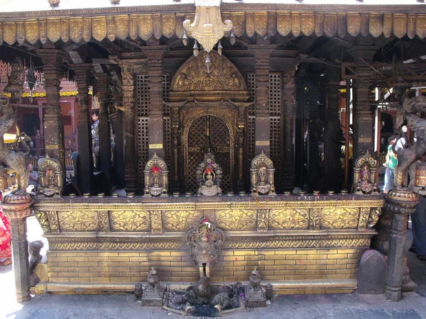 Patan Kathmandu Nepal August 2011 Golden Metal Altar Hiranya Varna — Stock Fotó