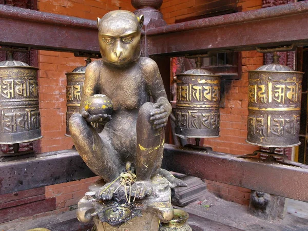 Patan Kathmandu Nepal August 2011 Sculpture Golden Ape Hiranya Varna — Photo