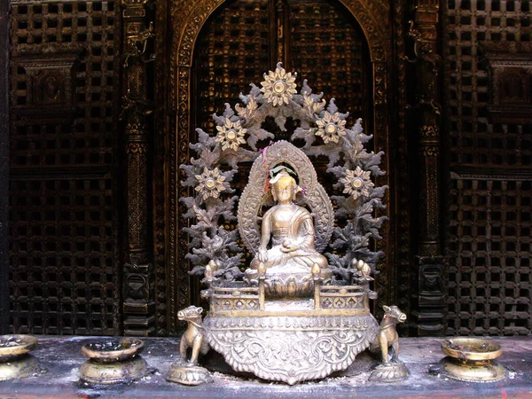 Patan Kathmandu Nepal August 2011 Buddha Sculpture Altar Hiranya Varna — ストック写真
