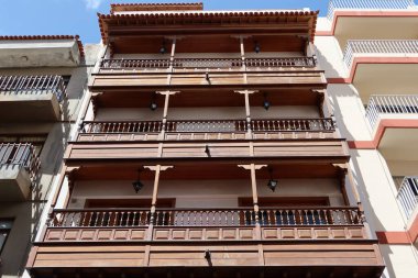 Icod de los Vinos, Tenerife, Kanarya Adaları, İspanya, 17 Eylül 2022: Icod de los Vinos, İspanya 'nın merkezindeki tipik ahşap balkonlar
