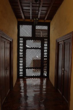 Icod de los Vinos, Tenerife, Kanarya Adaları, İspanya, 17 Eylül 2022: Icod de los Vinos, Tenerife, İspanya 'daki eski Lorenzo Caceres evinin kafes kapısı