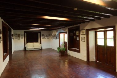 Icod de los Vinos, Tenerife, Kanarya Adaları, İspanya, 17 Eylül 2022: Icod de los Vinos, Tenerife, İspanya Anayasası 'nın eski Lorenzo Caceres evindeki içişleri odası