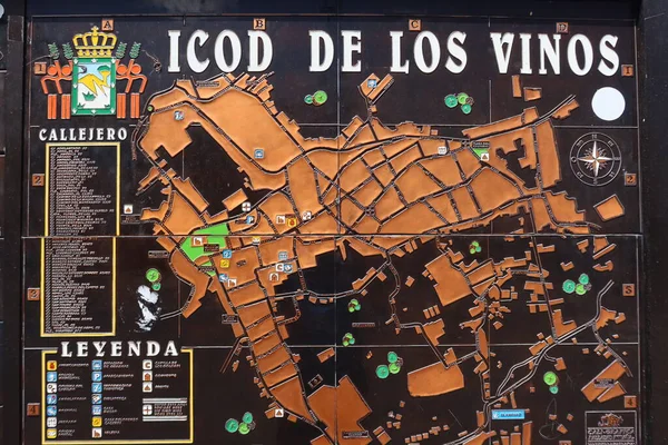 Icod de los Vinos, Tenerife, Kanarya Adaları, İspanya, 17 Eylül 2022: Icod de los Vinos, İspanya 'nın merkezindeki bir sokakta seramik harita