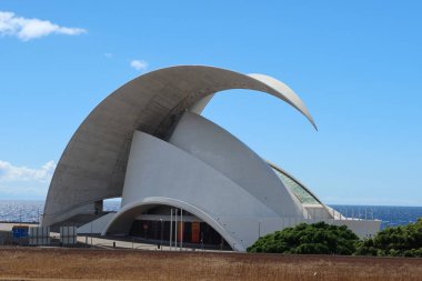 Santa Cruz de Tenerife, İspanya, 21 Eylül 2022: Tenerife Adan Martin konser salonu Santiago Calatrava tarafından tasarlandı. Santa Cruz de Tenerife, İspanya