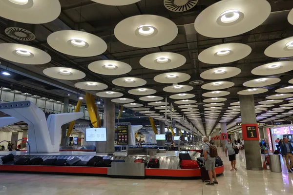 Letiště Adolfo Suarez Madrid Španělsko Září 2022 Plocha Pro Reklamaci — Stock fotografie