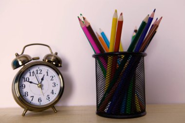 kalem ile çalar saat