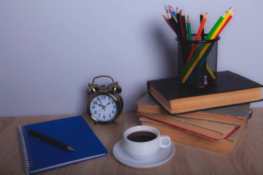 kitaplar ve kalemler kitaplar ve kalemler.