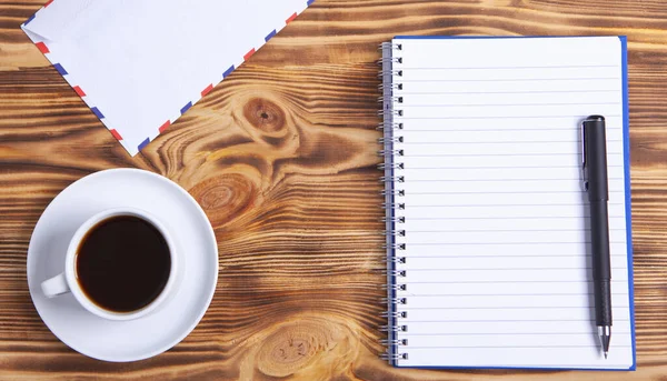 Kahve zarfı ve defter.