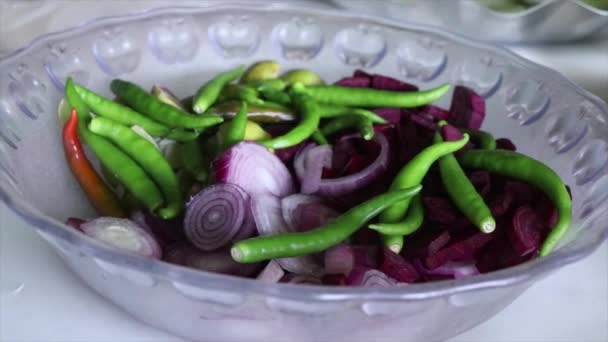 Cleanly Cut Green Chilies Decorated Eaten Form Salad — Stockvideo