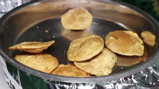 Много Пури Хранится Индийской Продовольственной Кассе — стоковое видео