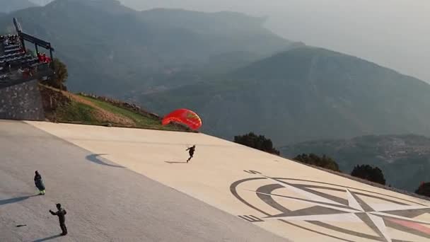 Paraşütle Atlamak Aşırı Eğlenceli Bir Spordur Babadag Dan Atlayan Paragliderler — Stok video