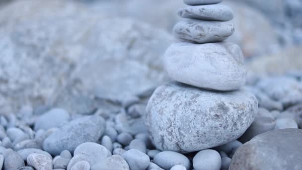 Fondo Meditación Zen Piedras Balanceadas Pila Cairn Cerca Playa Mar — Vídeo de stock