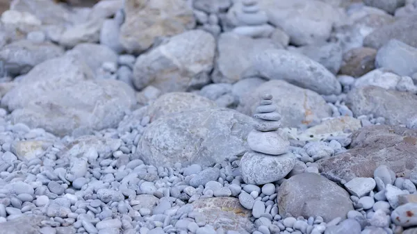 Stack Balancing Pebble Stones Pool Out Focus Background — Stock Photo, Image